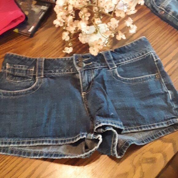 EUC SO DENIM SHORT SHORTS SIZE 5 - Picture 1 of 3